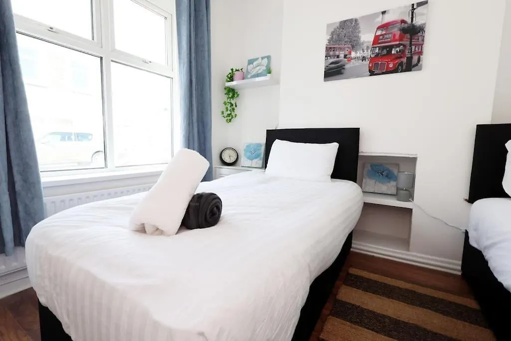 The Cozy Home Free Parking Minutes From Centre Cardiff Holiday home